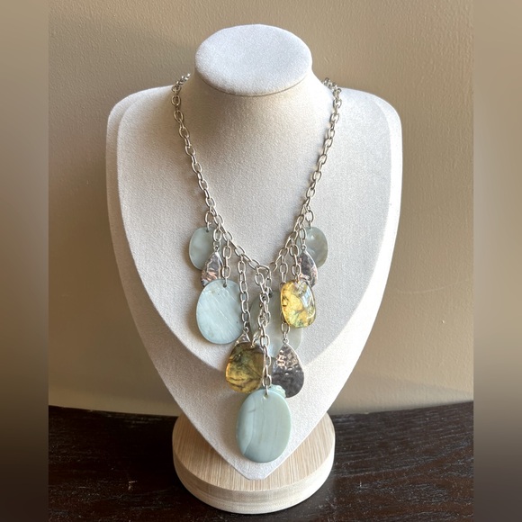 Jewelry - Elegant Silver and Blue Pendant Necklace